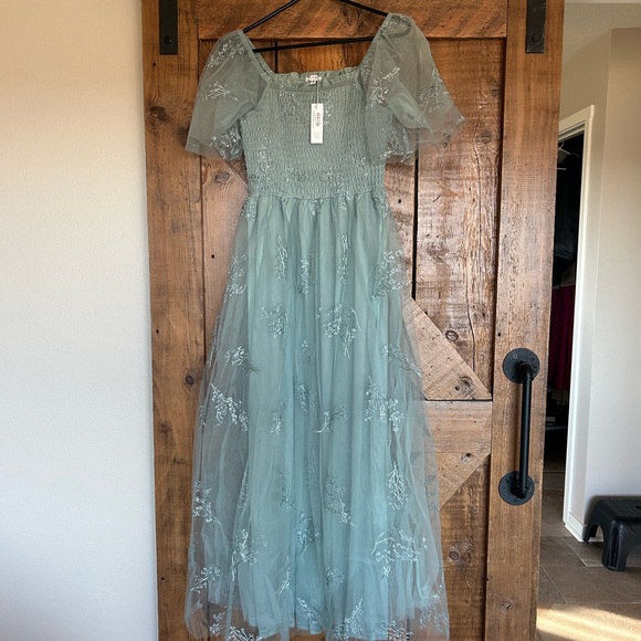 Baltic Born Dresses & Skirts - Baltic Born Green Floral Maxi Dress